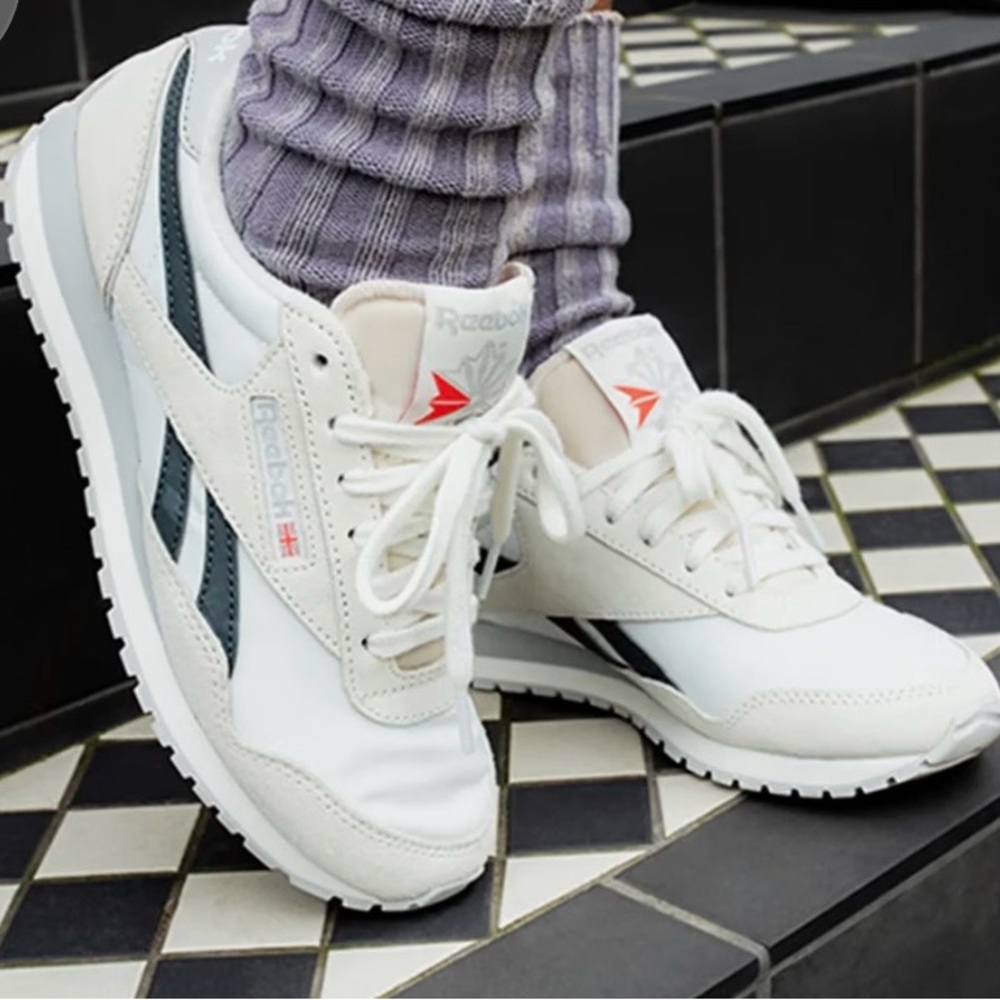 Reebok Classic AZ. Great condition! Women’s 8.5.